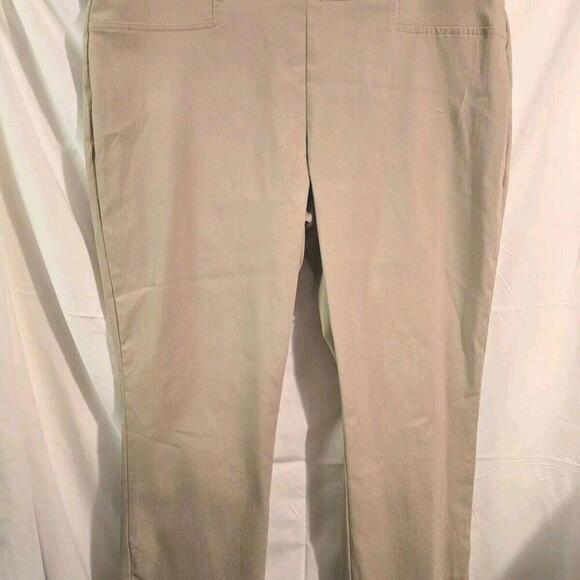 NWT St Johns Bay Womens Mid Rise  Capri Pants Tan Straight Size 12 (76-2) - Picture 10 of 11